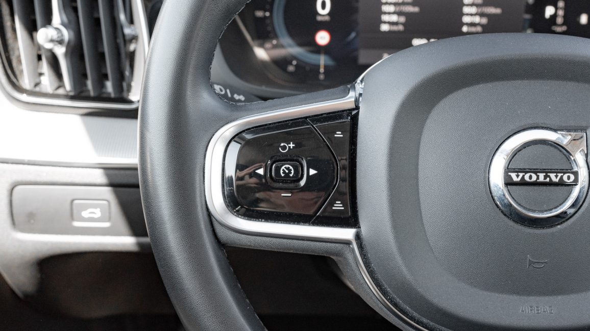 Volvo XC60 B4 B Plus Bright aut WJ2312L w abonamencie