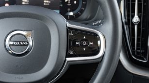 Volvo XC60 B4 B Plus Bright aut WJ2312L w abonamencie