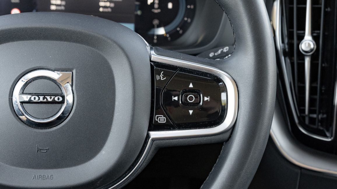 Volvo XC60 B4 B Plus Bright aut WJ2312L w abonamencie