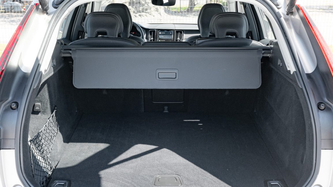 Volvo XC60 B4 B Plus Bright aut WJ2312L w abonamencie