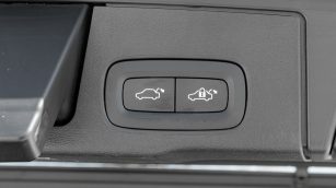 Volvo XC60 B4 B Plus Bright aut WJ2312L w abonamencie