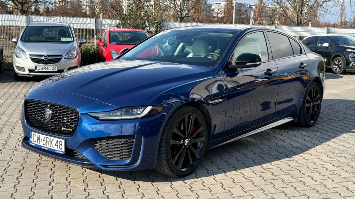 Jaguar XE 2.0 P250 R-Dynamic Black aut DW6RK48 w abonamencie