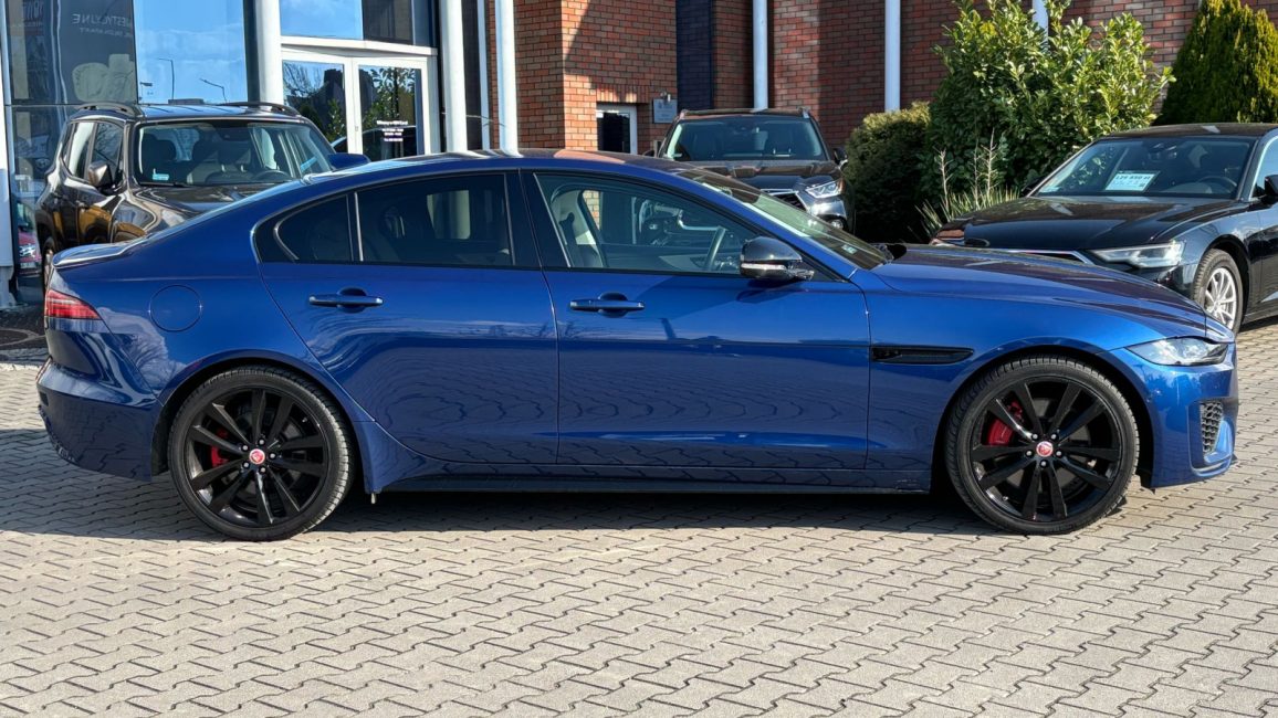 Jaguar XE 2.0 P250 R-Dynamic Black aut DW6RK48 w abonamencie