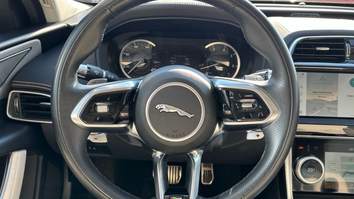 Jaguar XE 2.0 P250 R-Dynamic Black aut DW6RK48 w abonamencie
