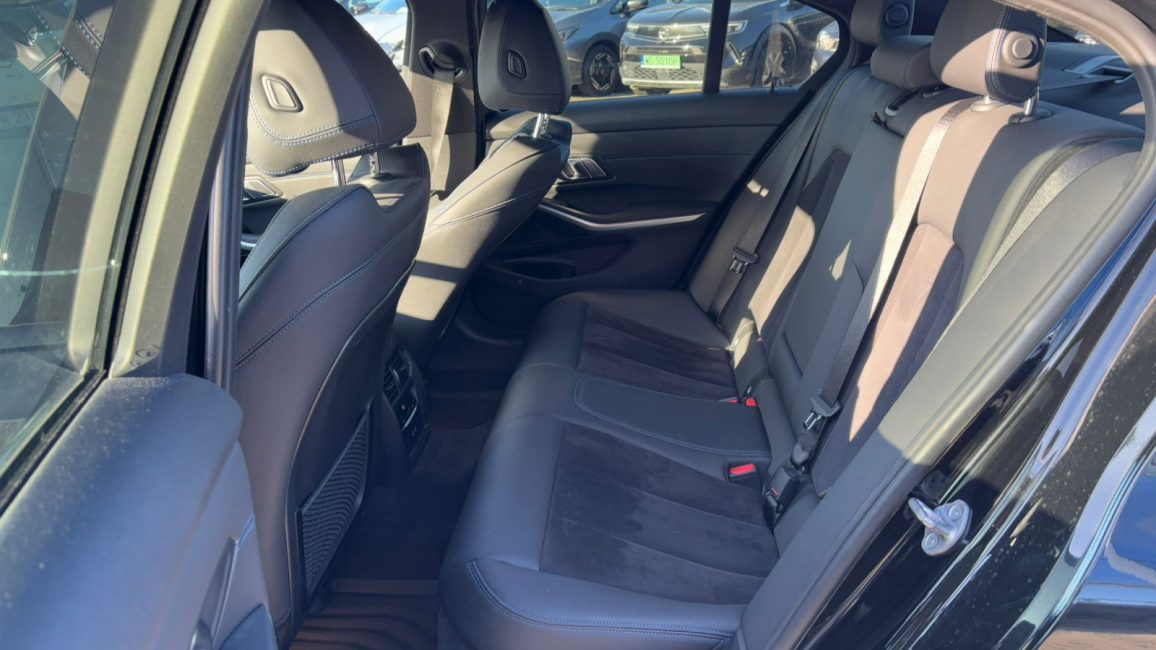 BMW 318i M Sport aut WD2660R w abonamencie