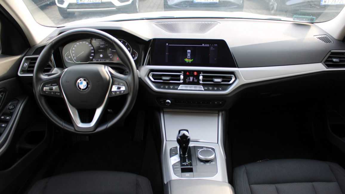 BMW 318i Advantage aut WX3920E w abonamencie dla firm