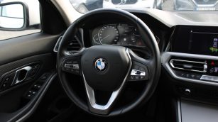 BMW 318i Advantage aut WX3920E w leasingu dla firm