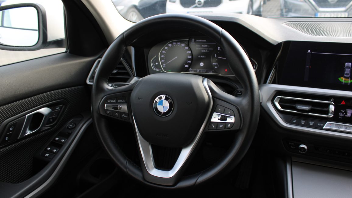 BMW 318i Advantage aut WX3920E w abonamencie dla firm