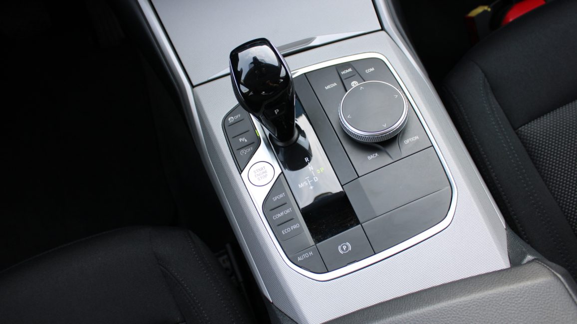 BMW 318i Advantage aut WX3920E w abonamencie dla firm