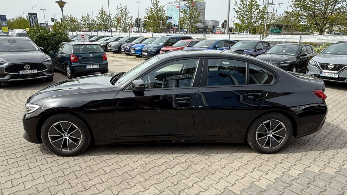 BMW 318i Advantage aut WX3928E w leasingu dla firm