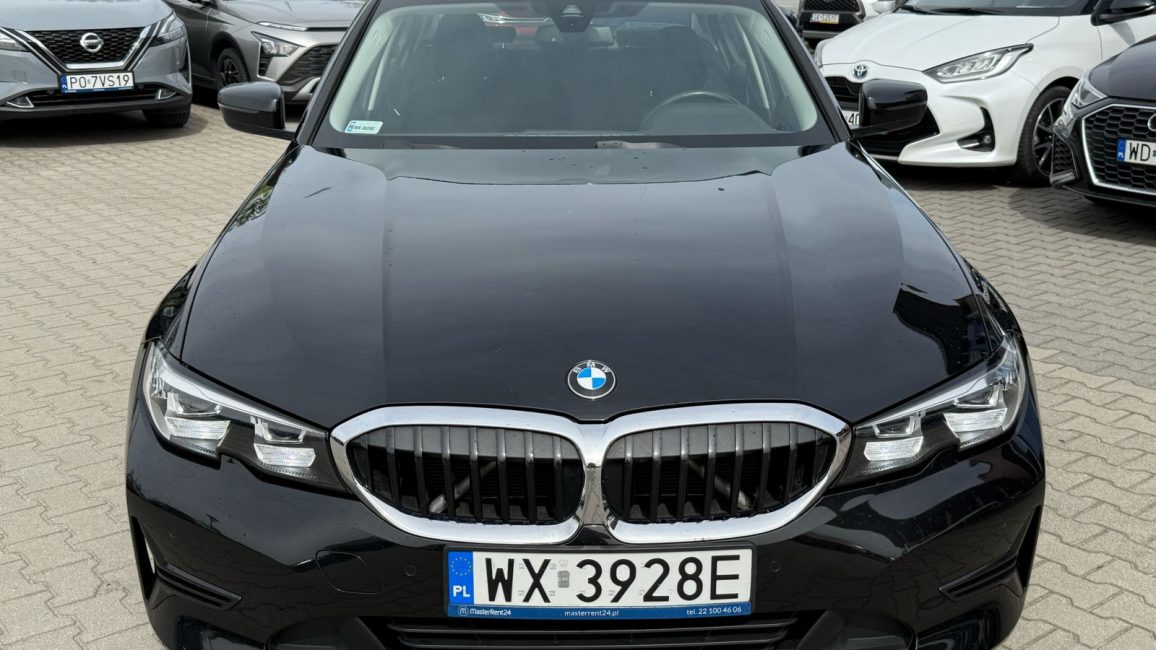 BMW 318i Advantage aut WX3928E w leasingu dla firm