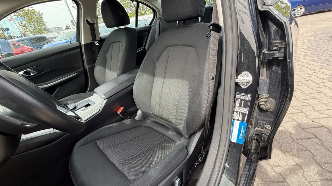 BMW 318i Advantage aut WX3928E w leasingu dla firm