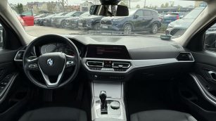 BMW 318i Advantage aut WX3928E w leasingu dla firm