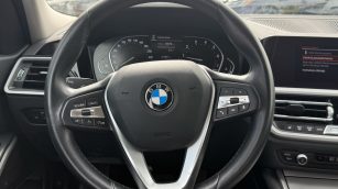 BMW 318i Advantage aut WX3928E w leasingu dla firm