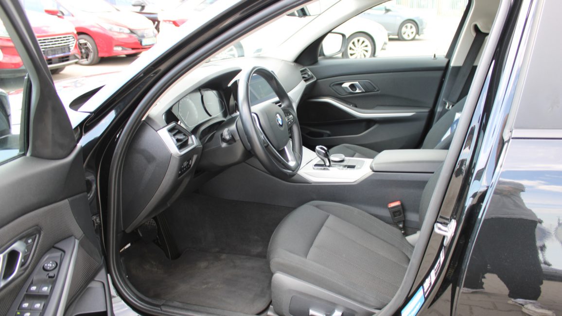 BMW 318i Advantage aut WX4053E w abonamencie