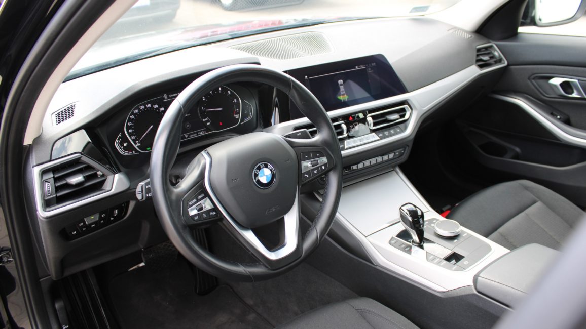 BMW 318i Advantage aut WX4053E w abonamencie