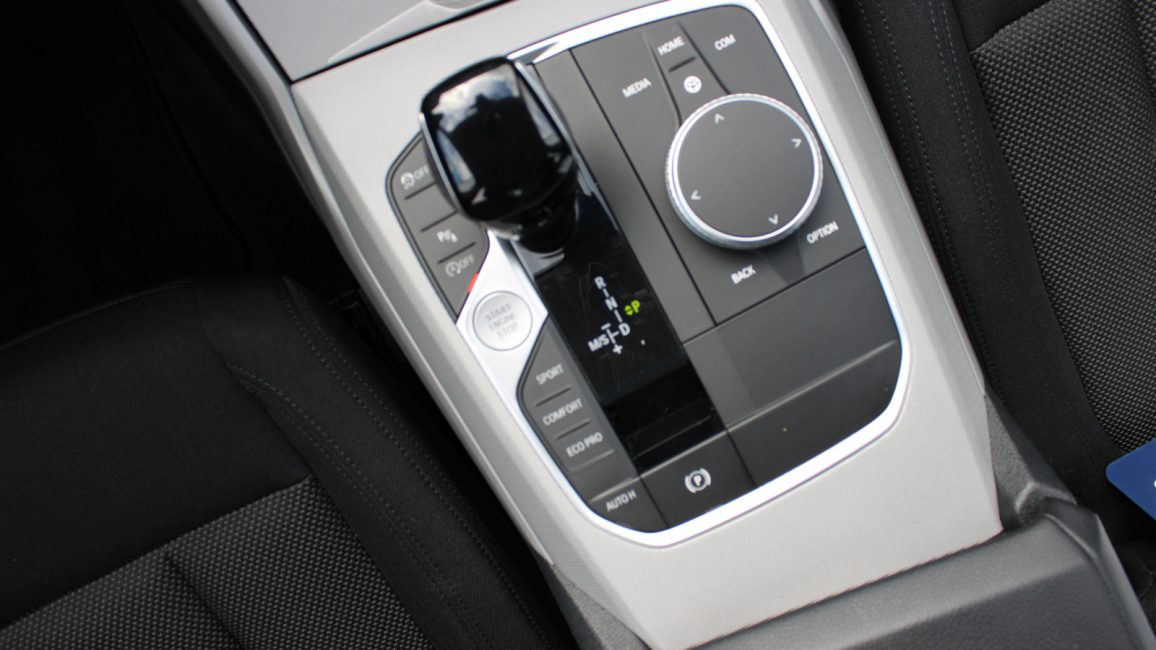 BMW 318i Advantage aut WX4053E w abonamencie