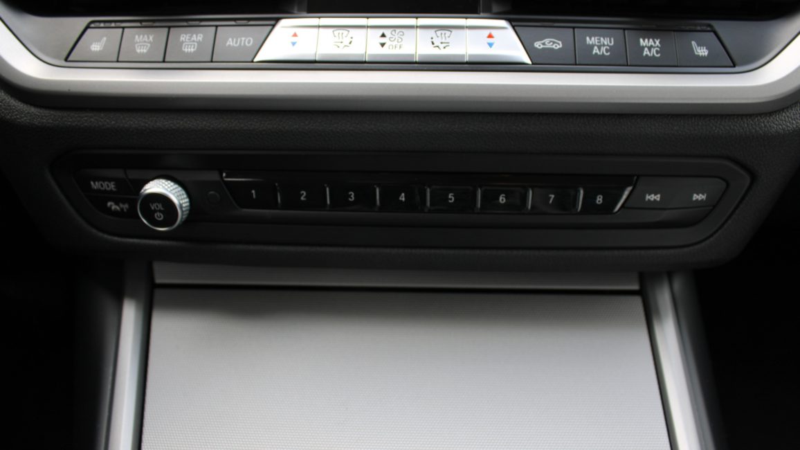 BMW 318i Advantage aut WX4053E w abonamencie