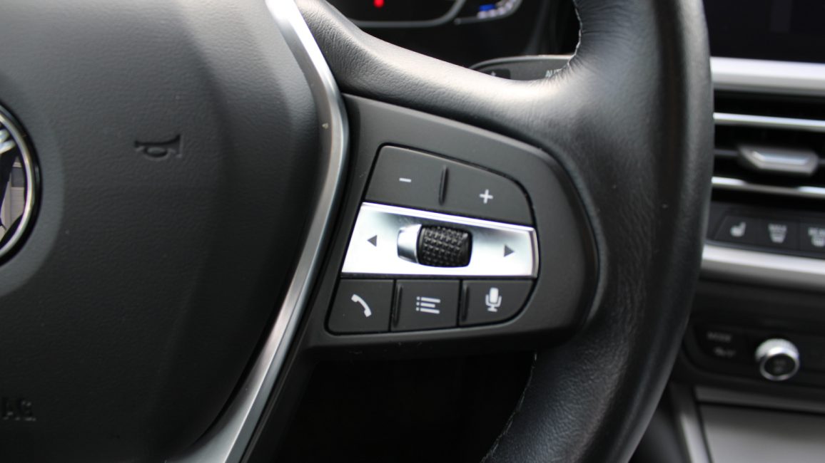 BMW 318i Advantage aut WX4053E w abonamencie