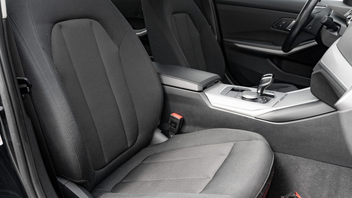 BMW 318i Advantage aut WX4054E w abonamencie