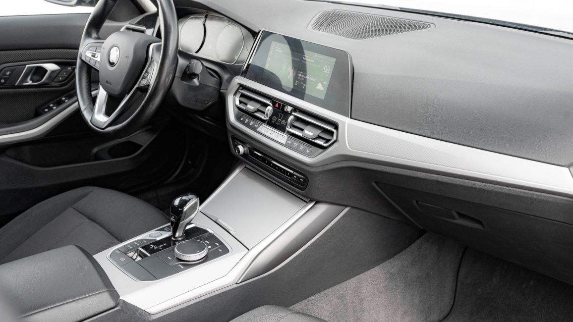 BMW 318i Advantage aut WX4054E w abonamencie