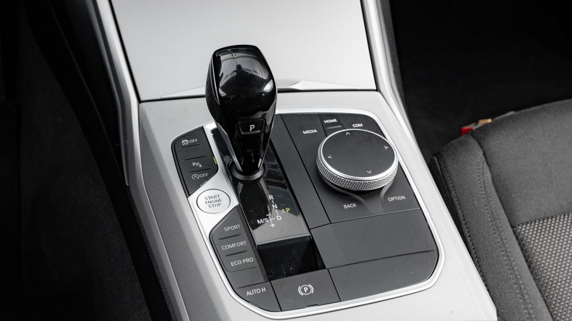 BMW 318i Advantage aut WX4054E w abonamencie