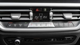 BMW 318i Advantage aut WX4054E w abonamencie