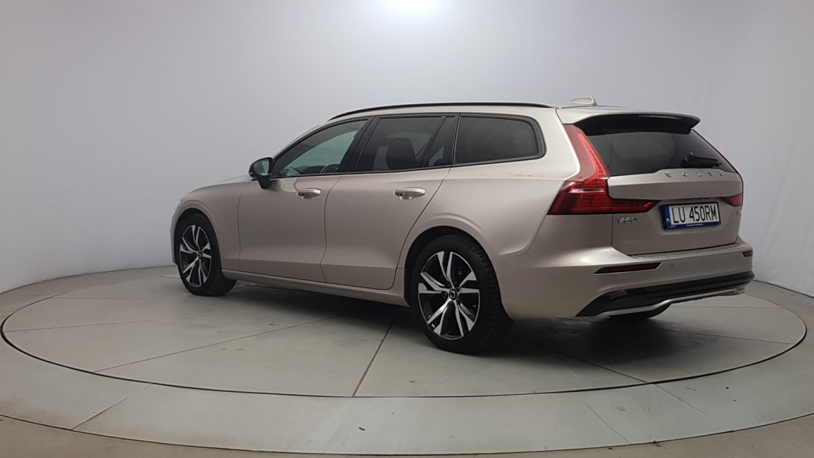 Volvo V60 B4 D Plus Dark aut LU450RM w leasingu dla firm