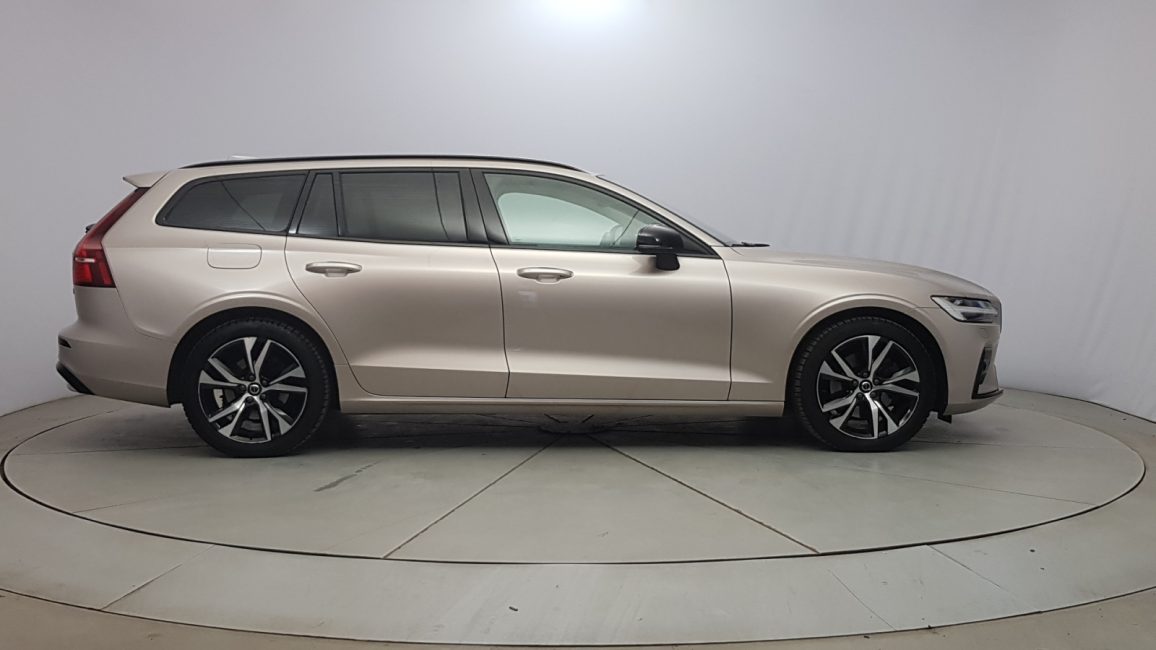 Volvo V60 B4 D Plus Dark aut LU450RM w leasingu dla firm