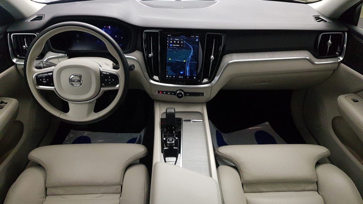 Volvo V60 B4 D Plus Dark aut LU450RM w leasingu dla firm