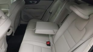 Volvo V60 B4 D Plus Dark aut LU450RM w leasingu dla firm