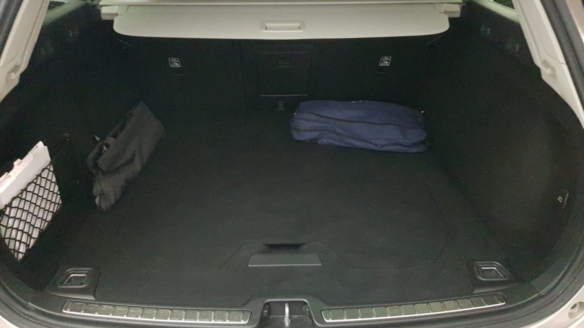 Volvo V60 B4 D Plus Dark aut LU450RM w leasingu dla firm