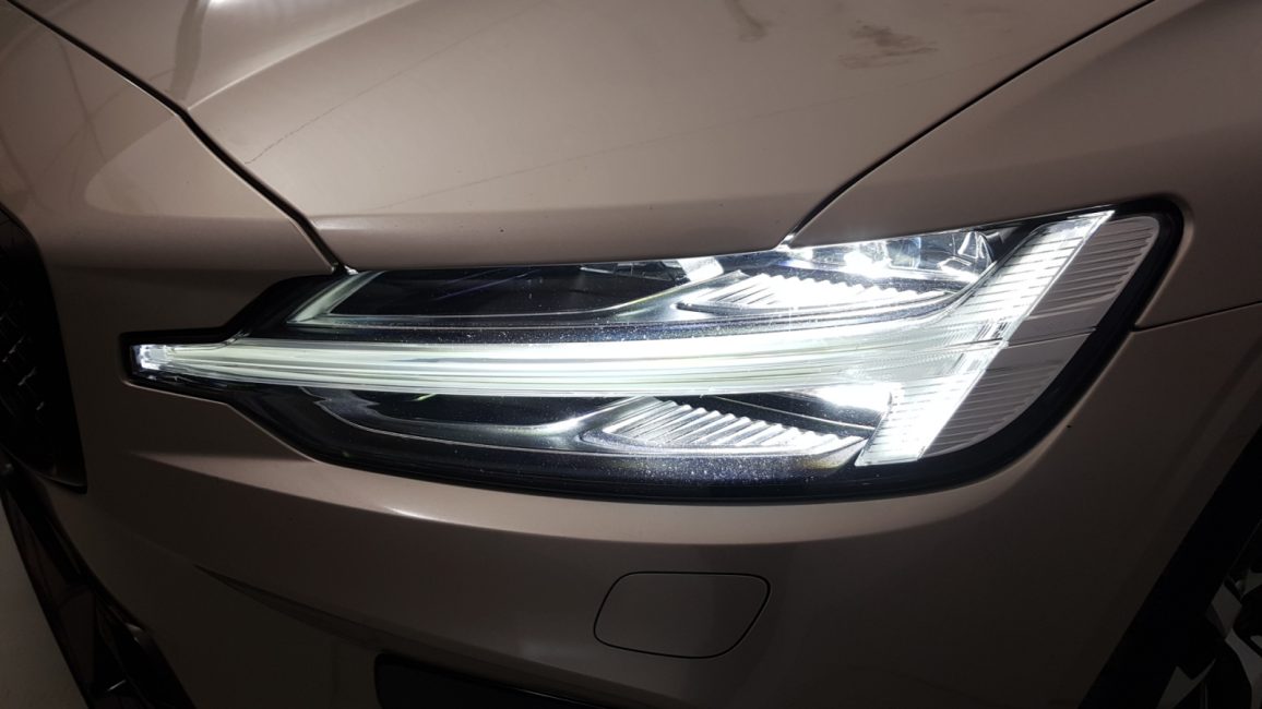 Volvo V60 B4 D Plus Dark aut LU450RM w leasingu dla firm