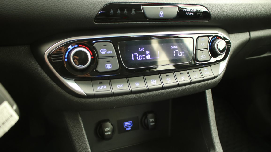 Hyundai i30 1.5 DPI Smart WD8404S w leasingu dla firm