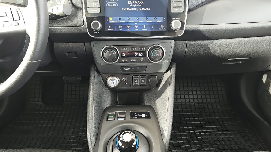 Nissan Leaf 40kWh Acenta SK158WV w zakupie za gotówkę
