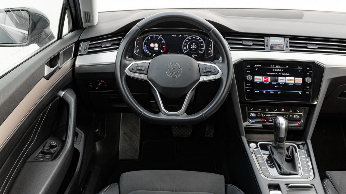 Volkswagen Passat 2.0 TSI Elegance DSG WJ6153K w abonamencie