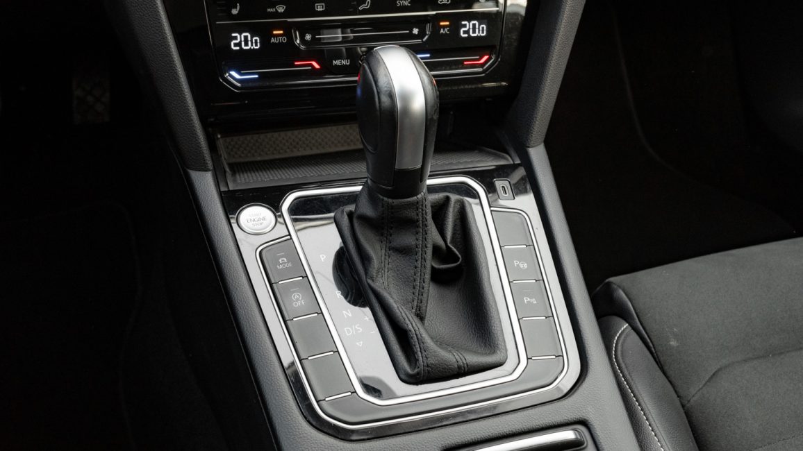 Volkswagen Passat 2.0 TSI Elegance DSG WJ6153K w abonamencie