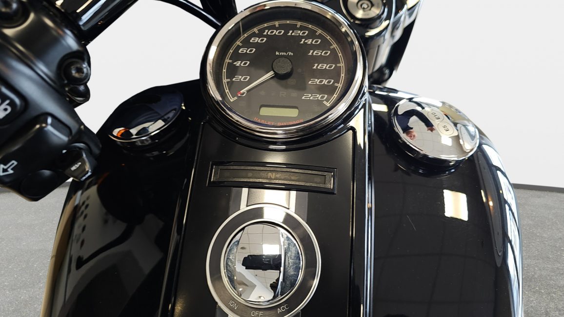 Harley-davidson ROAD KING SPECIAL R8OVB w zakupie za gotówkę