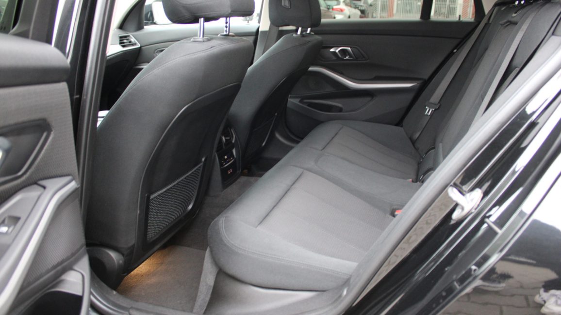 BMW 320i aut DW6UN23 w abonamencie