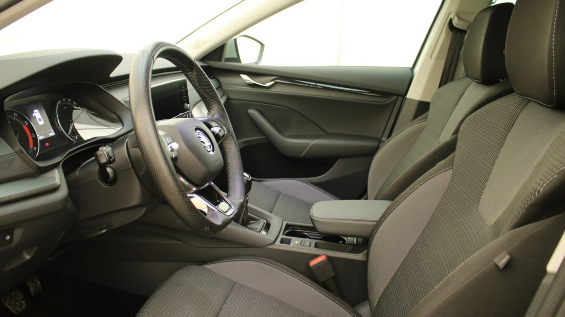 Skoda Octavia 1.5 TSI ACT Ambition WD4130R w abonamencie