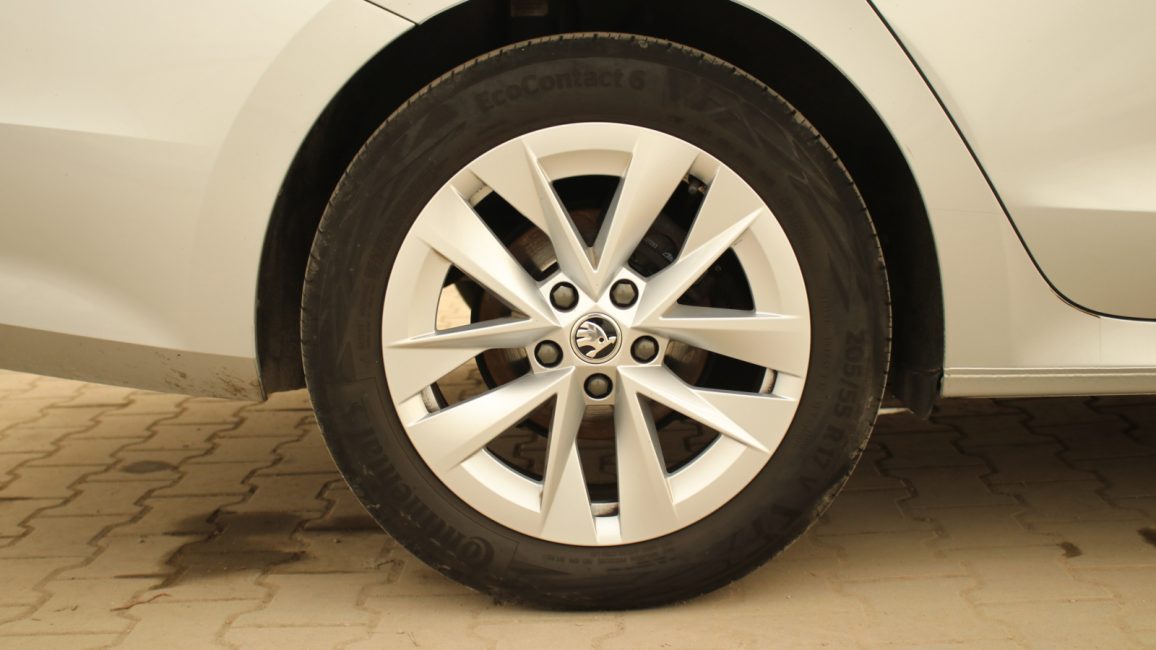 Skoda Octavia 1.5 TSI ACT Ambition WD4130R w abonamencie