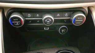 Alfa Romeo Giulia 2.0 Turbo 6C Villa D'este aut WD3656S w abonamencie