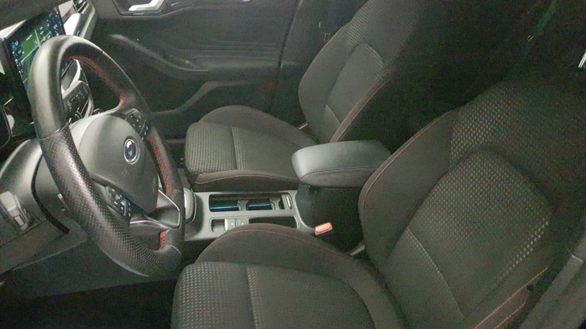 Ford Focus 1.0 EcoBoost mHEV ST-Line X aut GD8F292 w zakupie za gotówkę