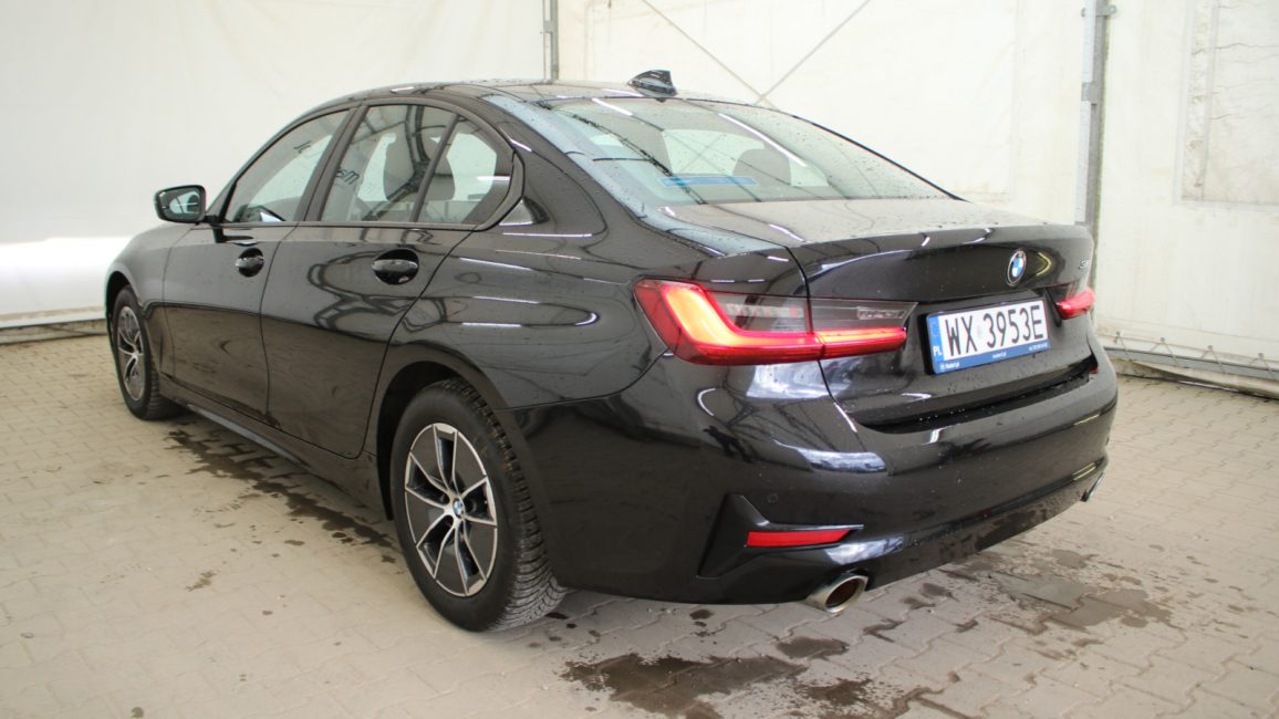 BMW 318i Advantage aut WX3953E w leasingu dla firm