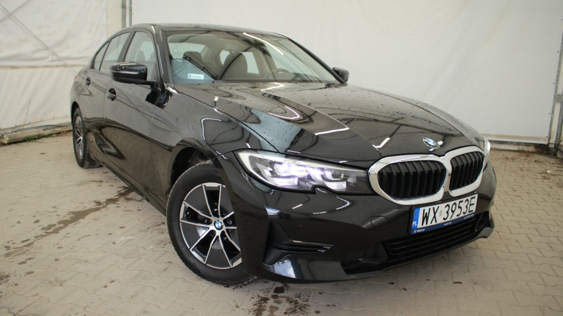 BMW 318i Advantage aut WX3953E w leasingu dla firm