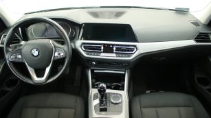 BMW 318i Advantage aut WX3953E w leasingu dla firm