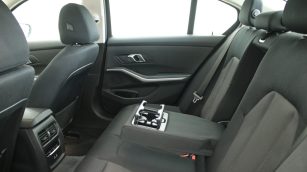 BMW 318i Advantage aut WX3953E w leasingu dla firm