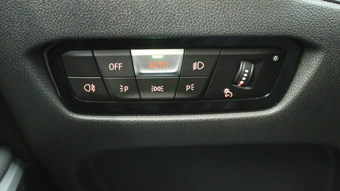BMW 318i Advantage aut WX3953E w leasingu dla firm