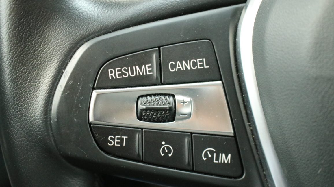 BMW 318i Advantage aut WX3953E w leasingu dla firm