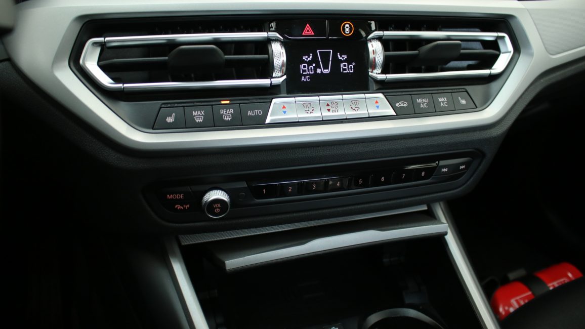BMW 318i Advantage aut WX3953E w leasingu dla firm